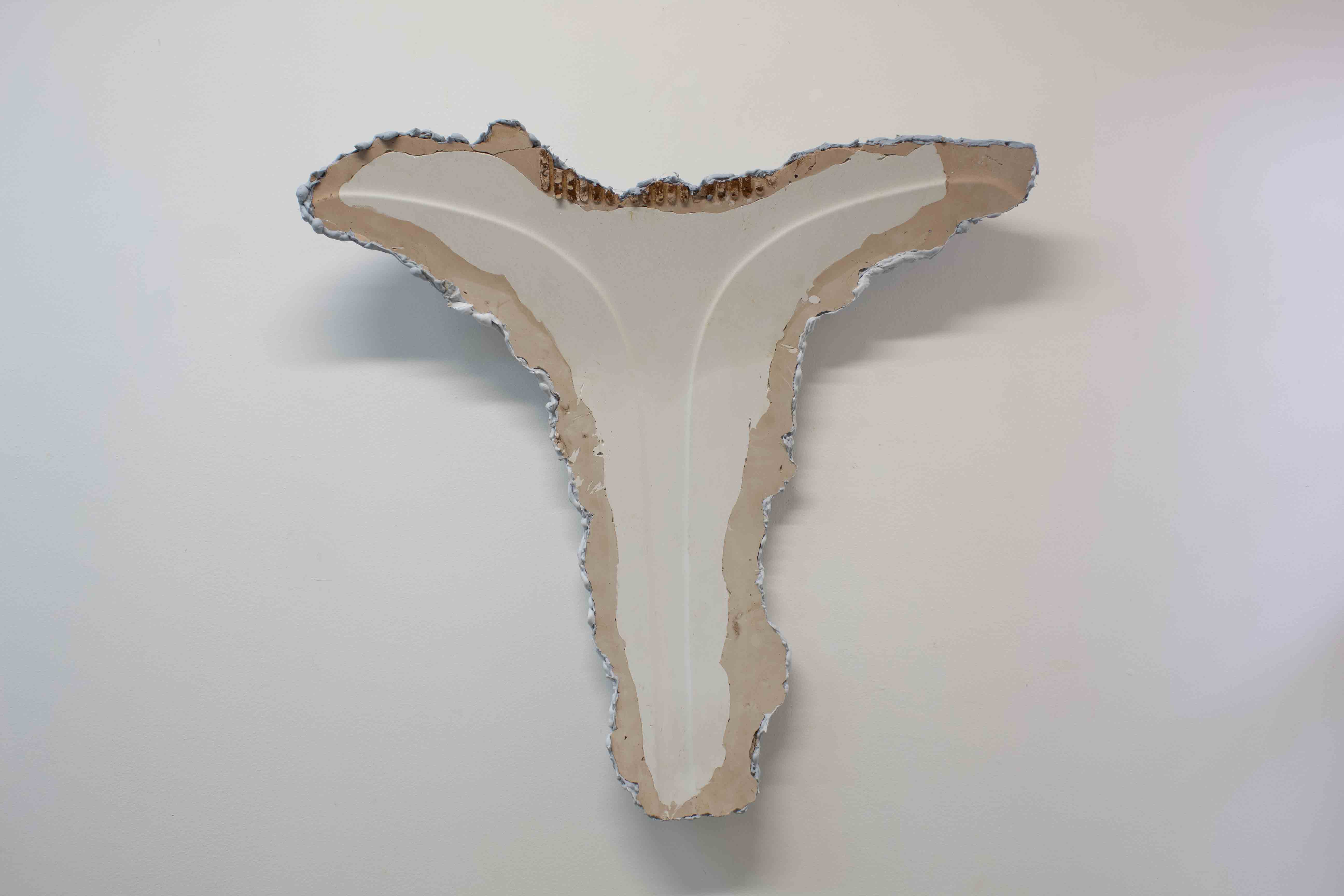 03. GaKO. art. André Kruysen. Esculptura CRUXIFIX. gesso 92 x 92 x 26 cm, 2019-BX