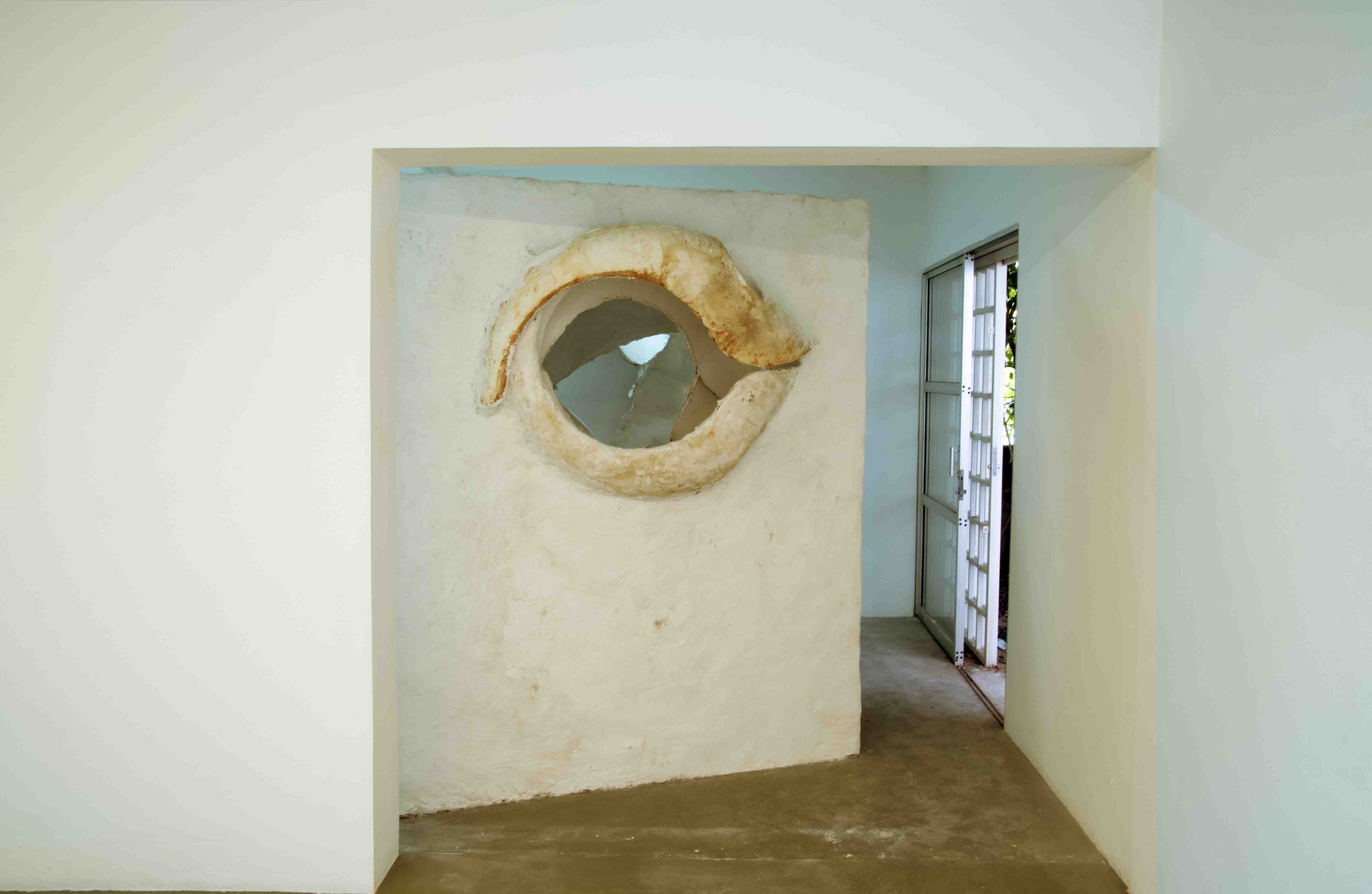06. GaKO. art. André Kruysen. Inner Gaze , Madeira, aço e gesso. Wood, steel, plaster. 220 x 186 x 152 cm 2019-BX