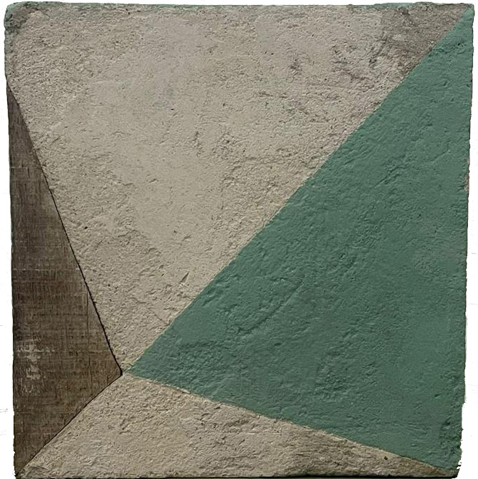 08.José Ivacy. Incrustracoes 18, 2022 concreto triângulos pintados de verde e marrom e madeira
