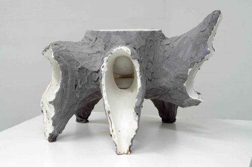 André Kruysen
E então a tartaruga-mordedora gigante engoliu o museu inteiro
And then the giant snapping turtle swallowed the whole museum
Gesso | Plaster
41 x 74 x 60 cm
2019