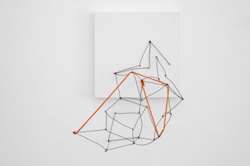 Daisy Xavier
Sem tensão | Without tension
Rede e lã sobre tela | Net and wool on canvas
46 x 30 cm
Foto: Pat Kilgore