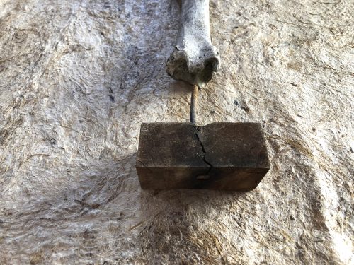 Bené Fonteles
Sem título 02 | Untitled 02, 2022
Técnica mista com papel artesanal e objetos
Mixed technique with artisan paper and objects