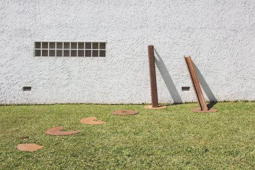 Bené Fonteles
Serrinha III
Peças de ferro oxidadas | Iron pieces with rust
200 x 500 cm