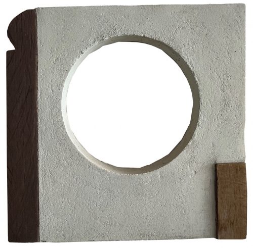 José Ivacy
Incrustações 20, 2022
Concreto branco circulo oco central e madeiras