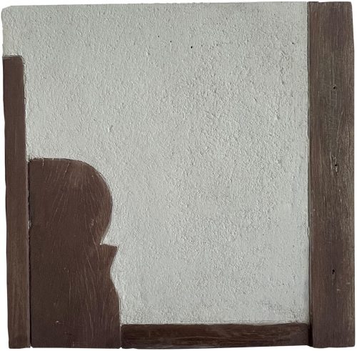 José Ivacy
Incrustações 22, 2022
Concreto branco quadrado, madeira adornos laterais