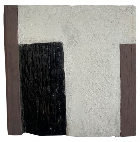 José Ivacy
Incrustações 23, 2022
Concreto branco quadrado, madeira preta e marrom