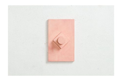 Ricardo Homen
Sem titulo 04
Óleo sobre madeira e papel
26 x 16 x 11cm